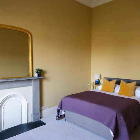 7 Crown Gardens Holiday home Glasgow