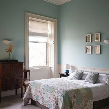 7 Crown Gardens Glasgow