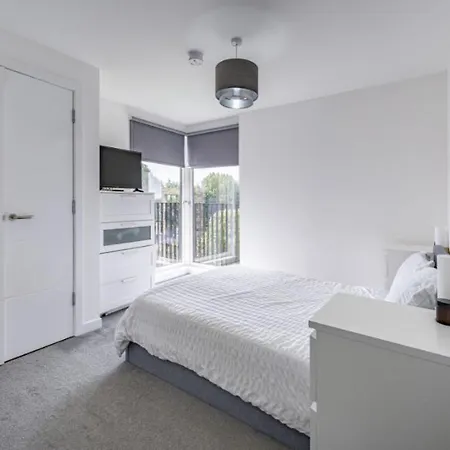Glasgow Riverside - Private Homestay *