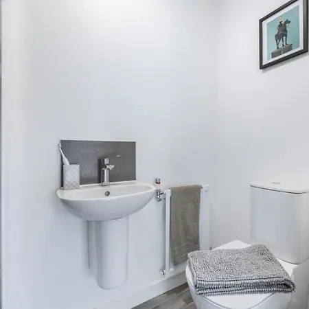 Glasgow Riverside - Private Homestay