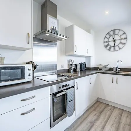 Glasgow Riverside - Private Homestay *
