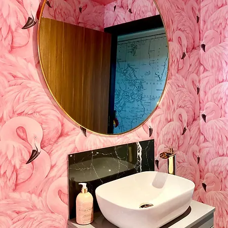 Private Bedroom & Bathroom With Amazing View In Quirky Townhouse *