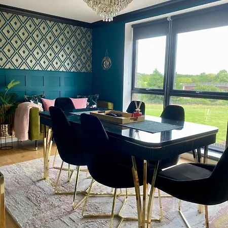 Private Bedroom & Bathroom With Amazing View In Quirky Townhouse