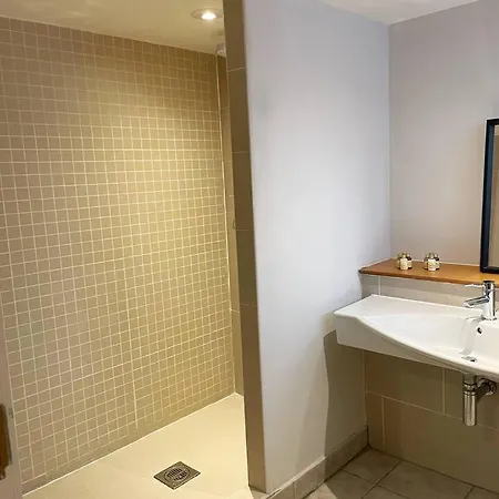 Sec Hydro Duplex In Finnieston Apartment