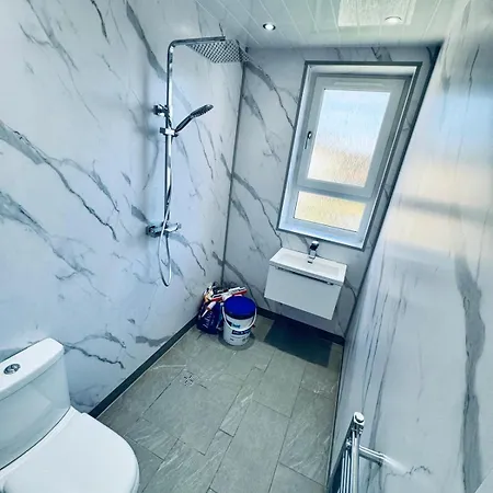 Modern 1 Bed House With Loft Conversion Apartmán *