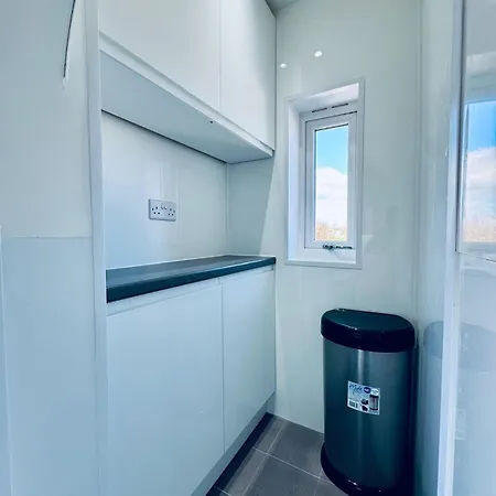 Modern 1 Bed House With Loft Conversion Apartmán *