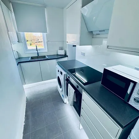 Apartment Modern 1 Bed House With Loft Conversion *