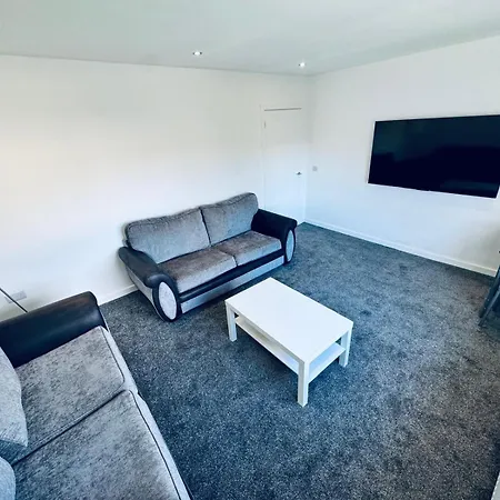 Modern 1 Bed House With Loft Conversion Apartment Glasgow