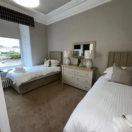 Crookston 3*