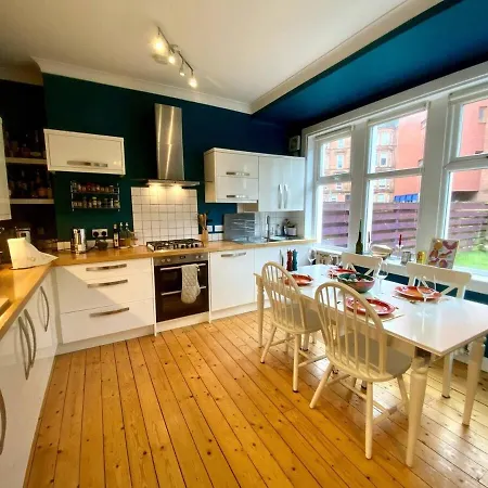 Spacious 3br House With Garden - Strathbungo Villa *