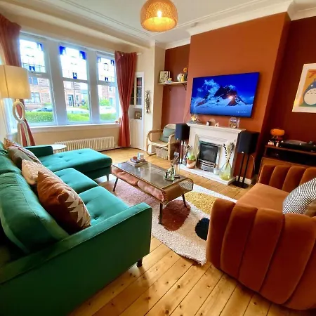 Вилла Spacious 3br House With Garden - Strathbungo