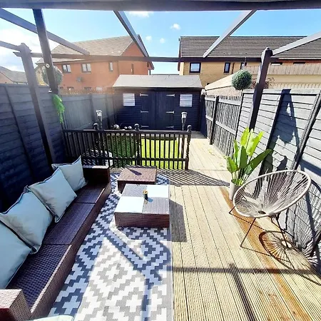 Semesterbostad Lovely House With Back Garden - Private Driveway *