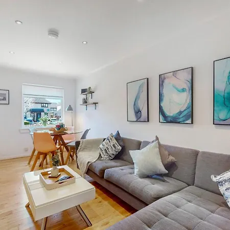 Mavisbank Gardens Holiday home