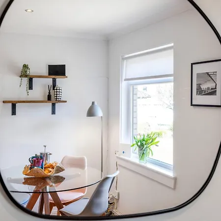 펜션 Cairn Introduces Mavisbank Gardens - Where Homely Charm Meets Modern Living