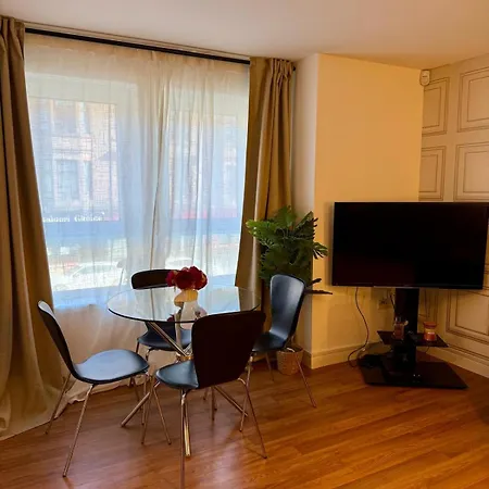 2 Bedroom Near Centre, Celtic Park And Emirates Arena *