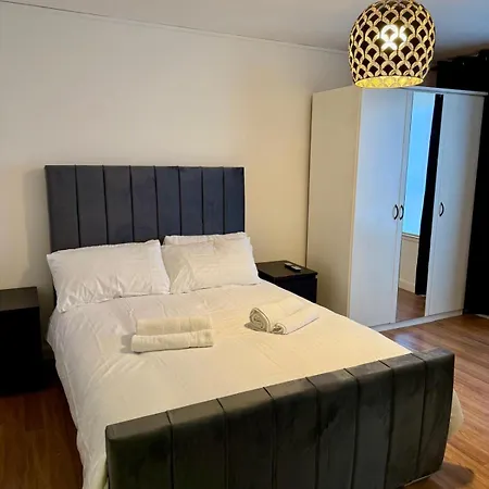 2 Bedroom Near Centre, Celtic Park And Emirates Arena