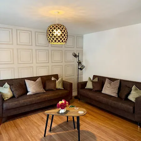 2 Bedroom Near Centre, Celtic Park And Emirates Arena