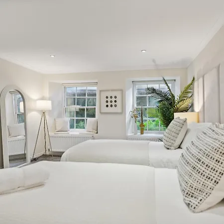 Apartmán Timeless 5 Bed Duplex Flat *