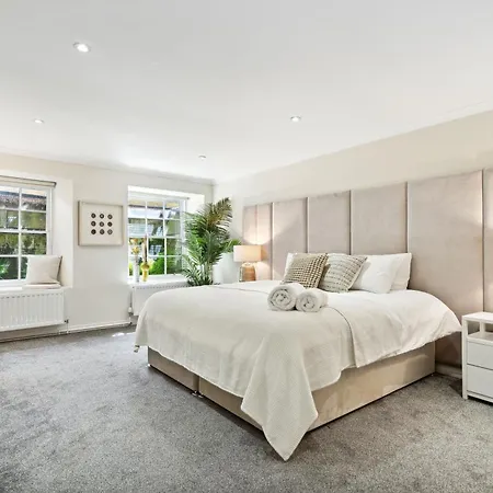 Timeless 5 Bed Duplex Flat Apartment Glasgow