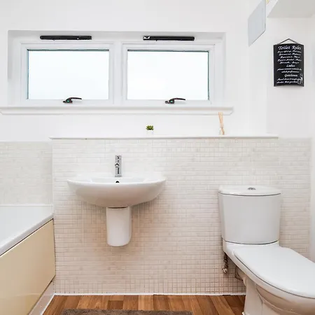 דירה Walk To Merchant & -stylish 2br *