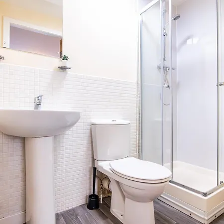 Walk To Merchant & -stylish 2br * גלאזגו