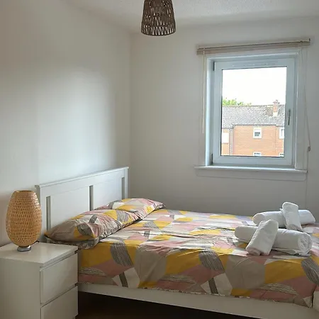 Modern 2-bed Flat In Apartment