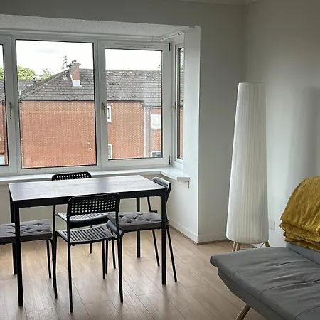 Apartment Modern 2-bed Flat In