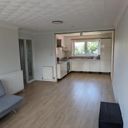 Apartment Modern 2-bed Flat In *