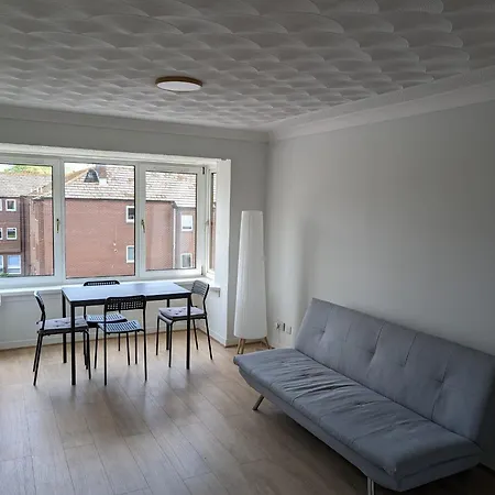Modern 2-bed Flat In *