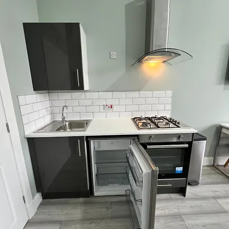 The Dixon - Near Hampden Stadium, Queens Park Apartment