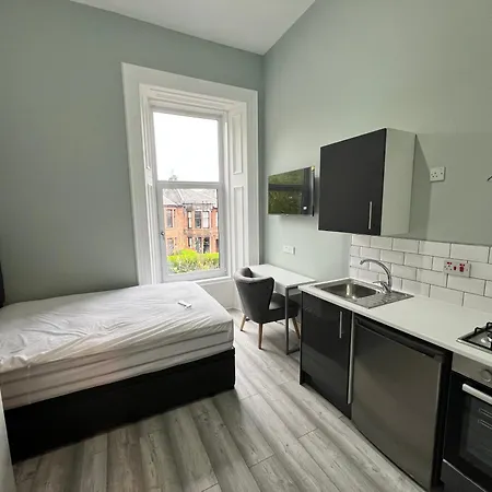 The Dixon - Near Hampden Stadium, Queens Park Apartment