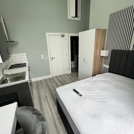 The Dixon - Near Hampden Stadium, Queens Park Apartment *