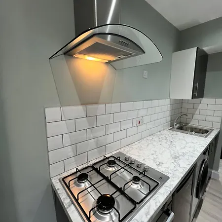 The Dixon - Near Hampden Stadium, Queens Park Apartment