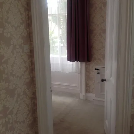 Busby Apartments * Busby