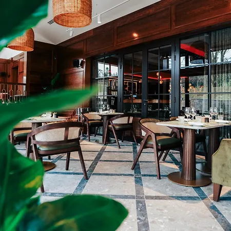 Crossbasket Castle & Restaurant Hotel