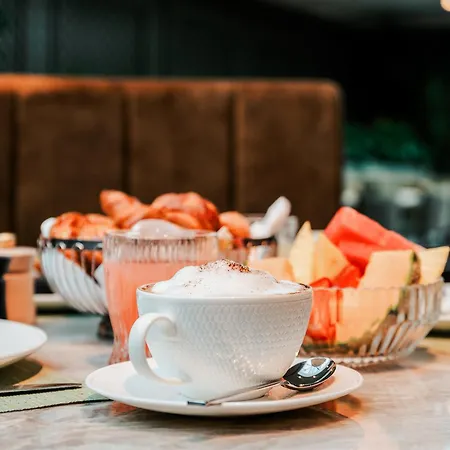 Crossbasket Castle & Restaurant Hotel