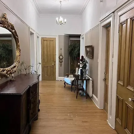 Apartmán Wonderful 3 Bed West End Flat