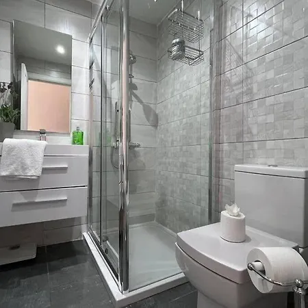 Apartmán Wonderful 3 Bed West End Flat *