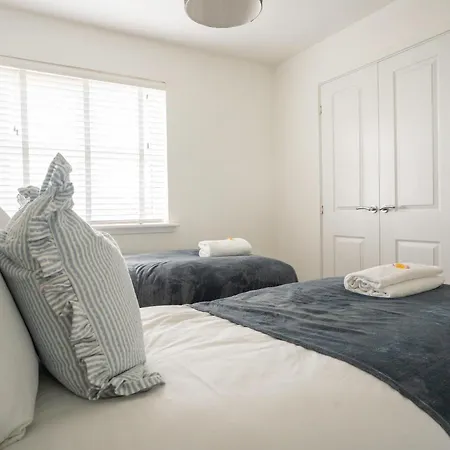 3 Bdr House At Caledonia Luxe Short Lets & Serviced Feriehus