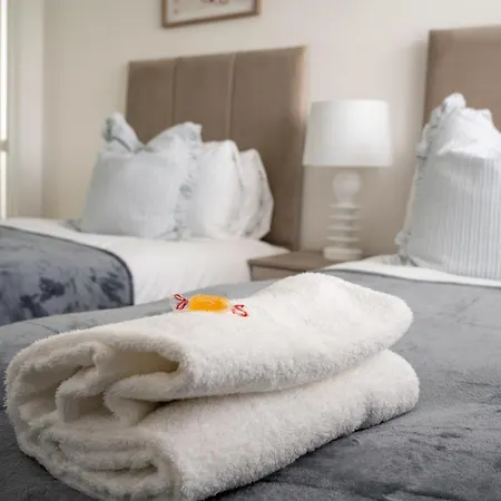 3 Bdr House At Caledonia Luxe Short Lets & Serviced Glasgow