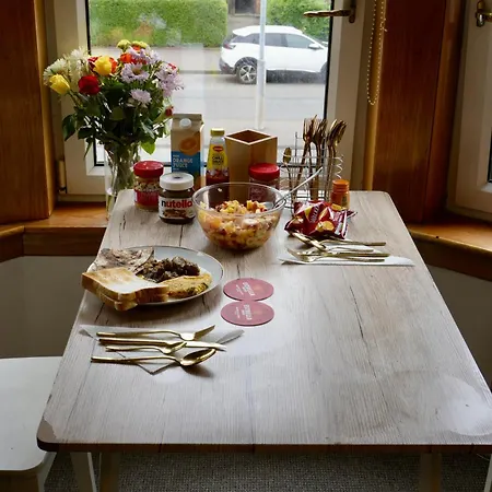 Single With Basic Amenities Homestay Glasgow