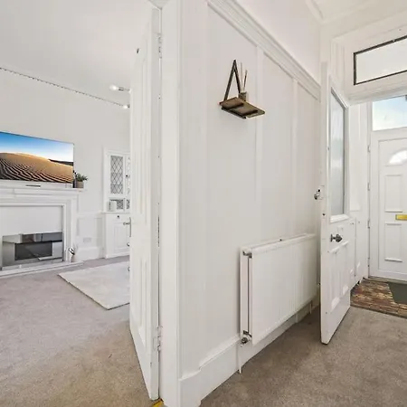 Large Terraced With Parking * Glasgow