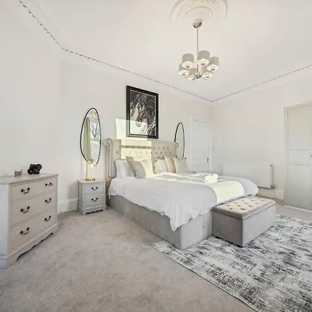 Ferienhaus Large Terraced With Parking Glasgow