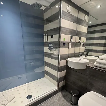 Hotel Village 4*