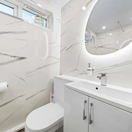 Stylish Flat Near Merchant 글라스고