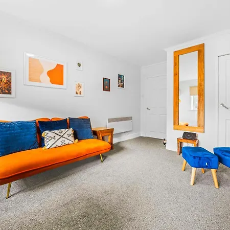 Stylish Flat Near Merchant 아파트 *