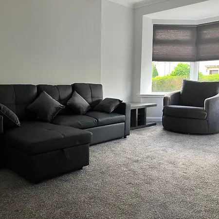 Stunning 3 Bedroom 2 Bathroom West End House With Free Parking And Wi-fi Apartment *