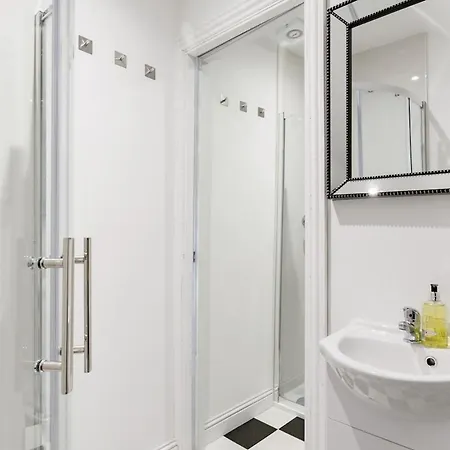 Converted Historical Stone Coach House * Glasgow