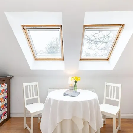 Cosy Stone Coachhouse Near Glasgow *