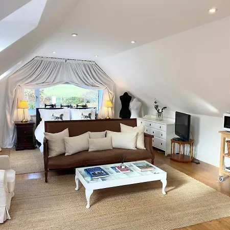 Cosy Stone Coachhouse Near Glasgow